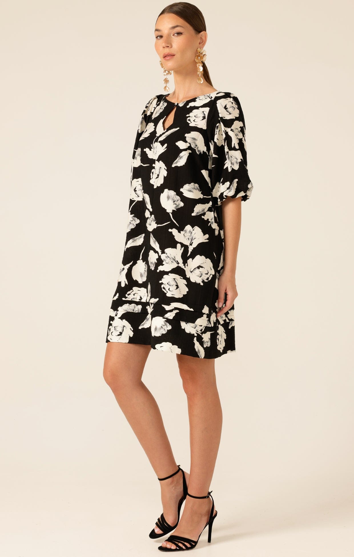 Hideaway Grove Shift Dress in Black White SACHA DRAKE