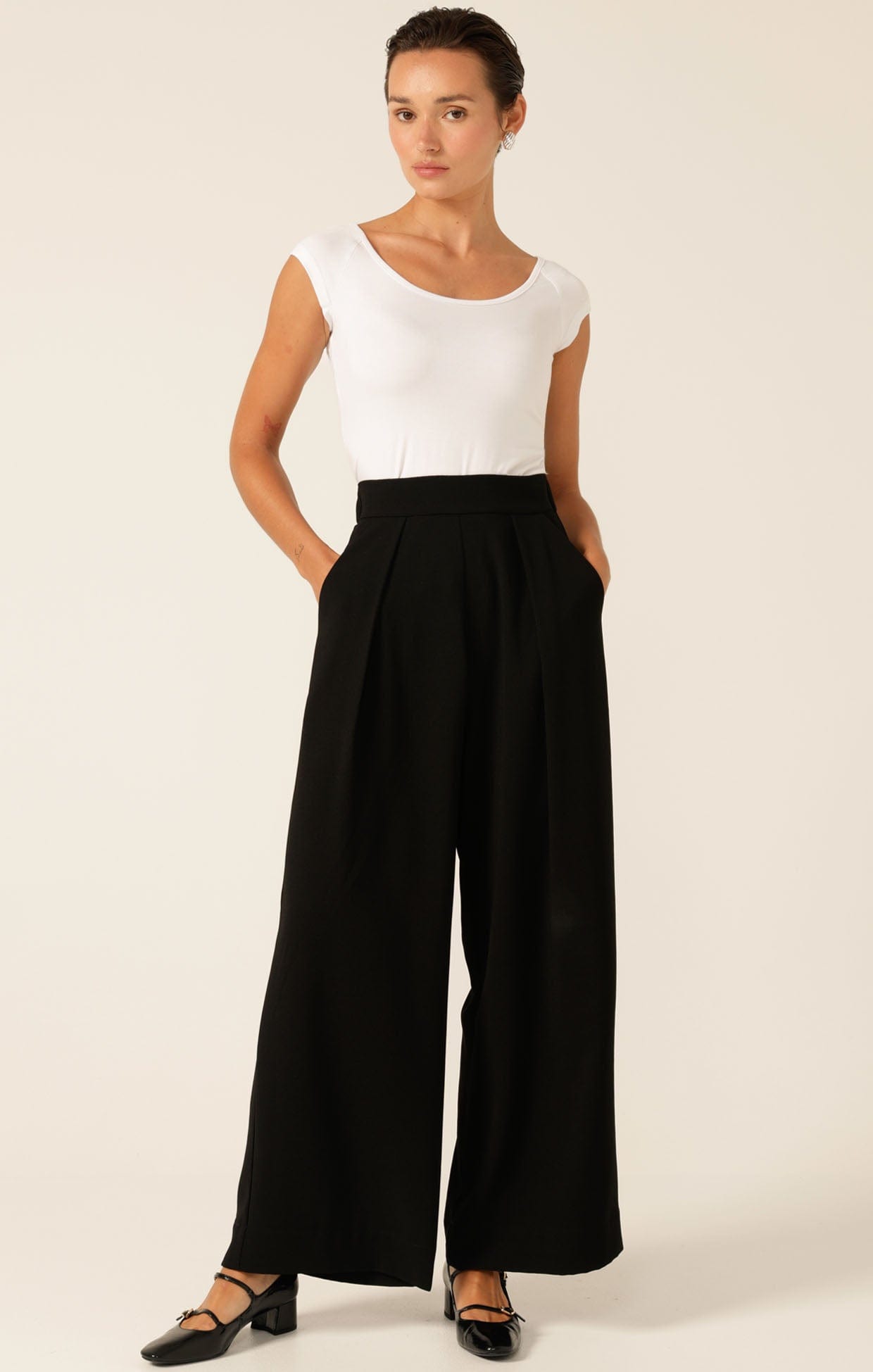 Tops Multi Occasion CAP SLEEVE TOP IN WHITE