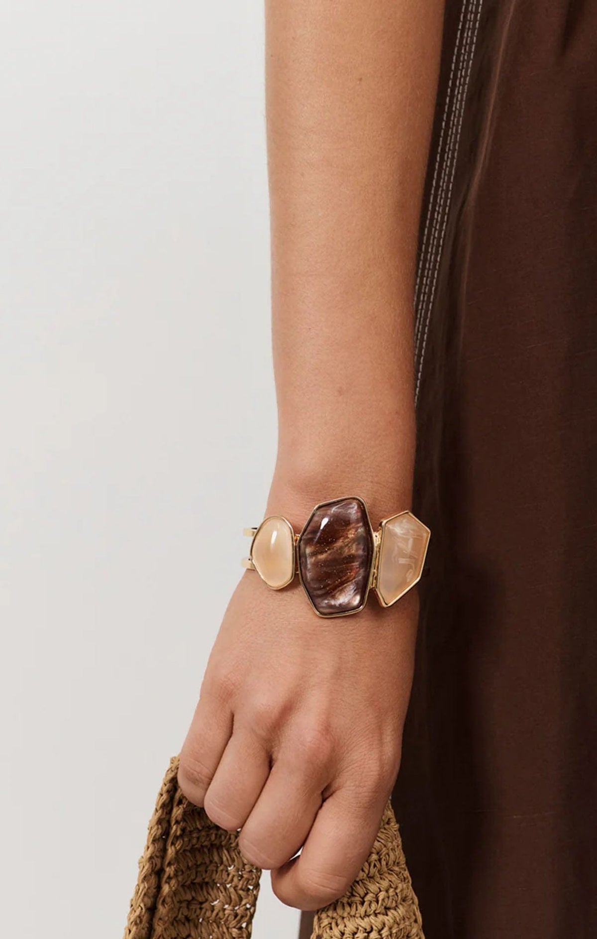 Bracelets OS / NATURAL AMARIS HINGE BANGLE IN NATURAL