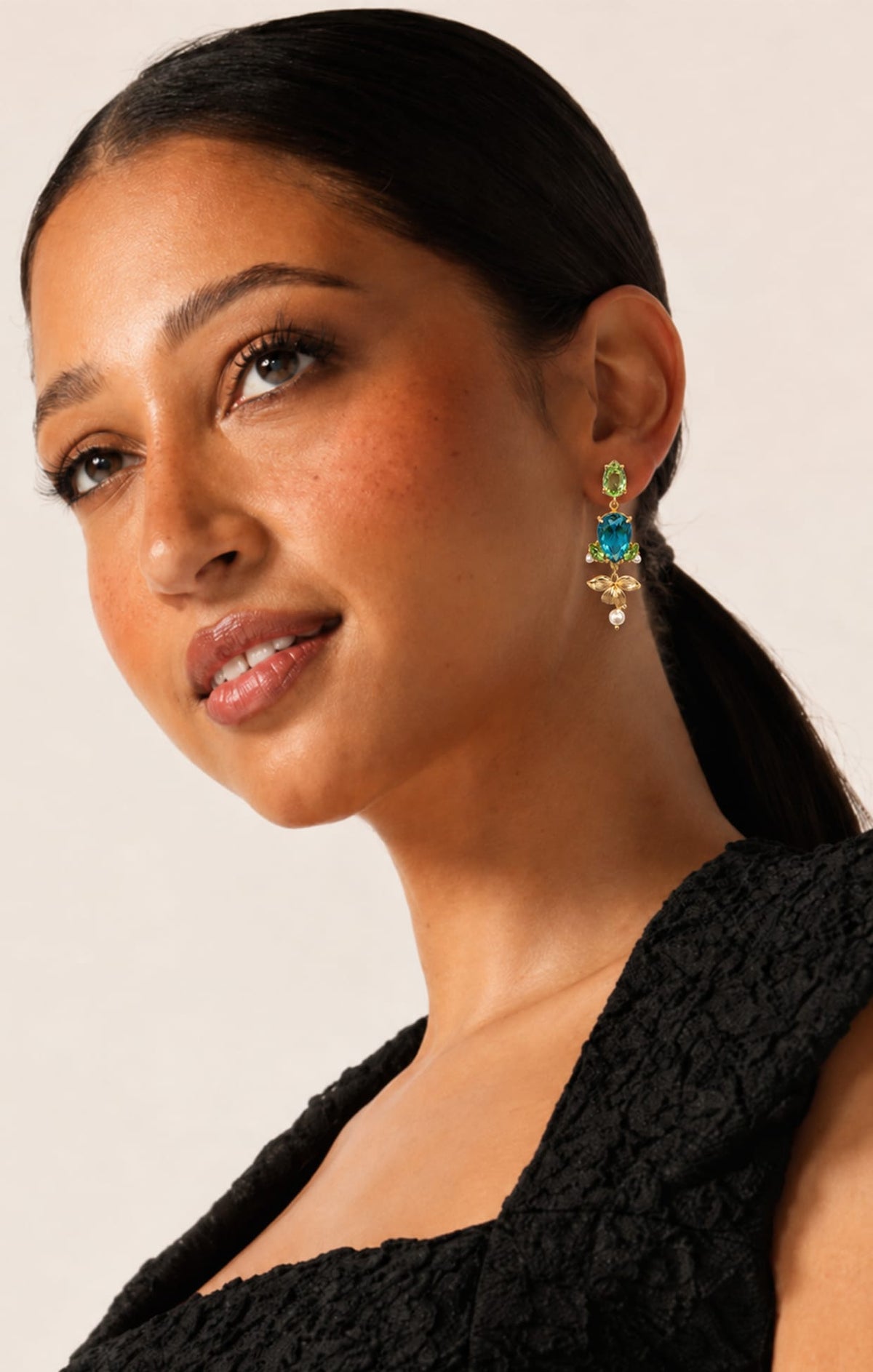 Earrings OS / BRILLIANT BL.UE ESTHER FLOWER DROP EARRINGS IN BRILLIANT BLUE