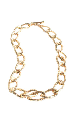 Necklaces OS / GOLD HAMMERED DETAIL NECKLACE IN GOLD