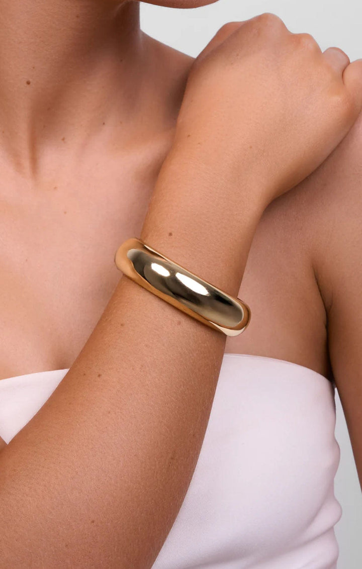 Bracelets OS / GOLD MAGGIE BANGLE IN GOLD