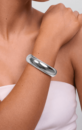 ACCESSORIES Bracelets OS / SILVER MAGGIE BANGLE IN SILVER