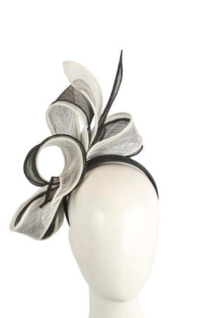 Headwear OS / BLACK AND WHITE PENELOPE SINAMAY FASCINATOR IN BLACK AND WHITE