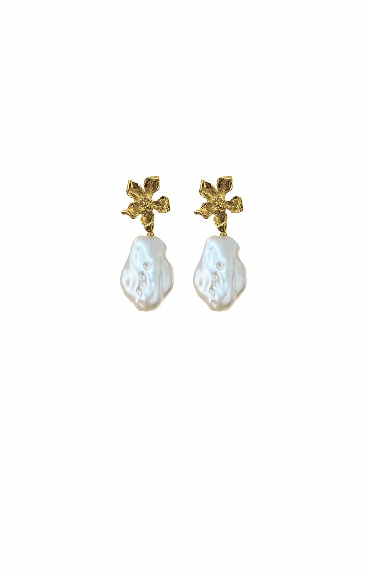 ACCESSORIES Earrings One Size / Neutral FLORAL DROP EARRING IN GOLD PEARL